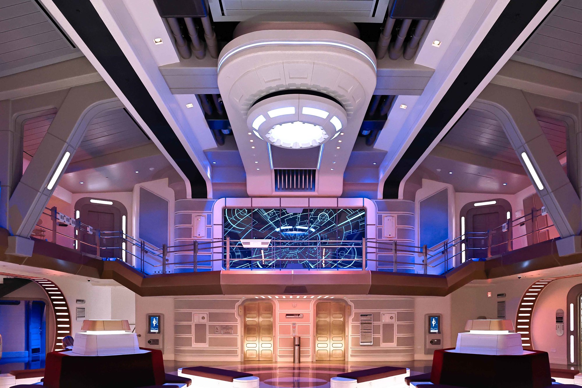 starcruiser lobby with white technological features and curved walls and doorways